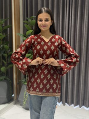 maroon squre bell sleeve